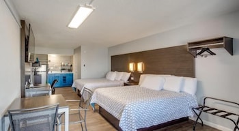 2 Queen Beds w/ Kitchenette Non-Smoking