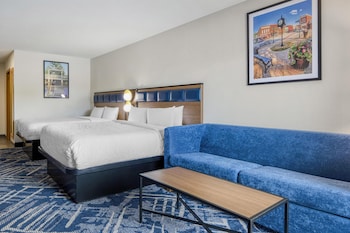 Standard Room, 2 Queen Beds, Refrigerator & Microwave, Lakeside (with Sofabed)