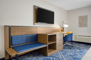 Standard Room, 1 King Bed, Non Smoking, Refrigerator & Microwave
