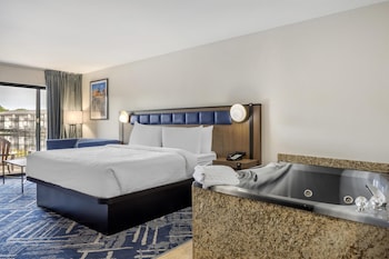 Standard Room, 1 King Bed, Jetted Tub, Lakeside
