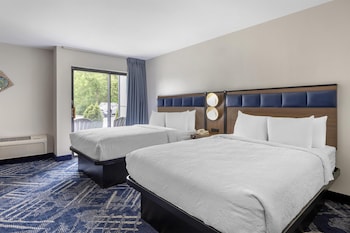 Standard Room, 2 Double Beds, Non Smoking, Refrigerator & Microwave