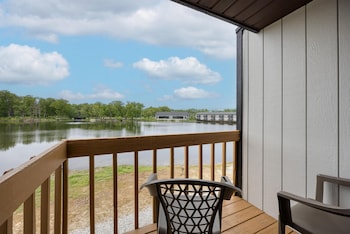 Standard Room, 1 King Bed, Refrigerator & Microwave, Lakeside (with Sofabed)