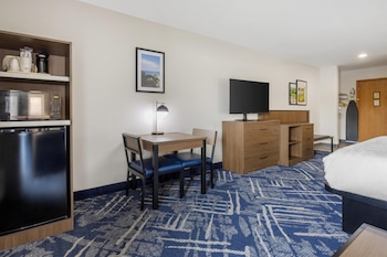 Standard Room, 2 Queen Beds, Refrigerator & Microwave, Lakeside (with Sofabed)