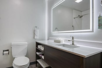 Standard Room, 2 Queen Beds, Refrigerator & Microwave, Lakeside (with Sofabed)