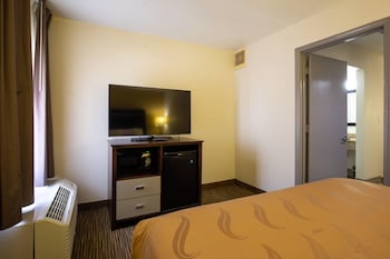 Room, 1 King Bed, Non Smoking (Efficiency, Upgrade)