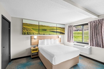 Standard Room, 1 Queen Bed, Accessible