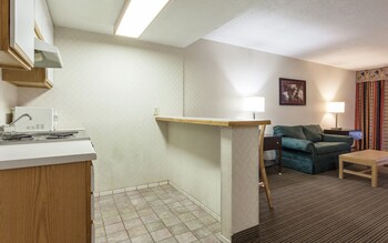 Suite, 1 King Bed, Non Smoking, Kitchen