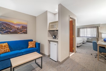 Suite, 2 Queen Beds, Non Smoking, Refrigerator & Microwave (with Sofabed)
