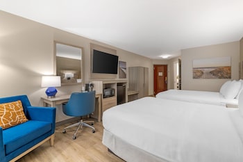 Suite, Multiple Beds, Non Smoking, Refrigerator & Microwave (1st Floor)