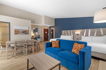 Suite, 2 Queen Beds, Non Smoking, Refrigerator & Microwave (Larger Room;with Sofabed)