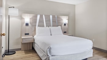Suite, Multiple Beds, Non Smoking, Refrigerator & Microwave (1st Floor)