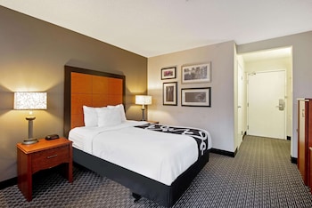 Room, 1 Double Bed, Non Smoking (Mobility,Hearing, Tub w/Grab Bars)