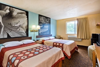 Suite, Multiple Beds, Non Smoking, Kitchenette