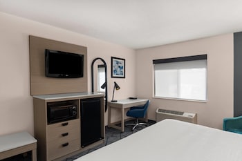 Room, 1 King Bed, Accessible, Non Smoking (Mobility)
