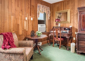 Queen Junior Suite