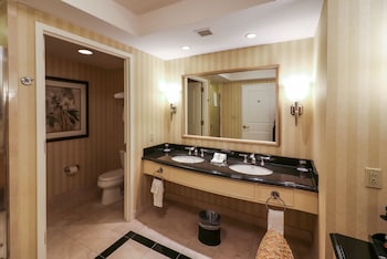 Premier Room, 1 King Bed, Smoking