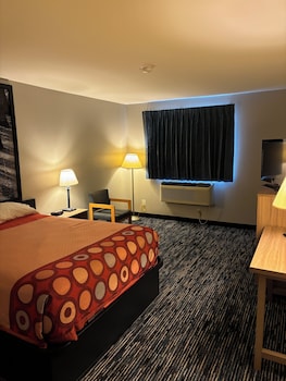 Suite, 1 Queen Bed, Smoking
