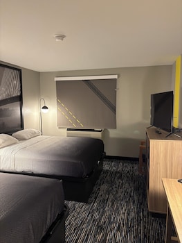 Deluxe Room, 2 Queen Beds, Non Smoking