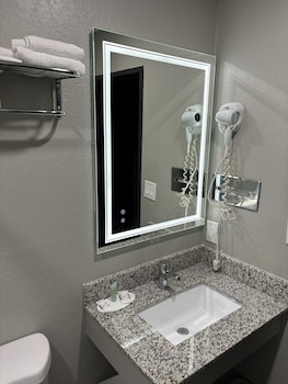 Suite, 1 Queen Bed, Smoking