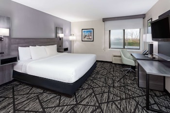 Suite, 1 King Bed, Non Smoking (Two-Room Suite)