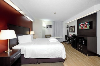 Premium Room, 1 King Bed, Poolside (Upgraded Bedding & Snack, Smoke Free)