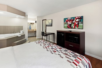 Superior Room, 1 King Bed, Smoking, Jetted Tub