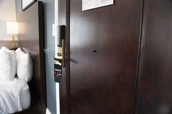 Room, Accessible (Hotel Single Queen)