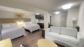 Suite, 1 Bedroom (2 Double Beds with Sofabed)