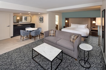 Junior Suite, 1 King Bed with Sofa bed