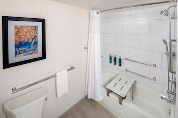 Room, 1 King Bed, Accessible, Bathtub (Mobility)