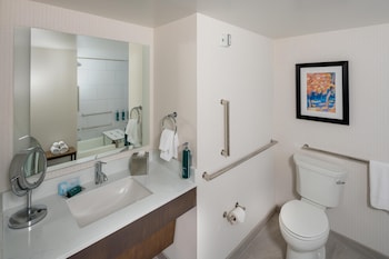 Room, 1 King Bed, Accessible, Bathtub (Mobility)
