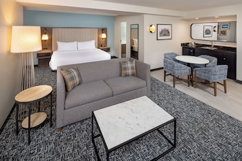Junior Suite, 1 King Bed with Sofa bed