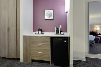 Standard Room, 1 Queen Bed, Accessible (Mobility, Roll Shwr)