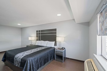 Deluxe Room, 1 King Bed, Non Smoking, Microwave