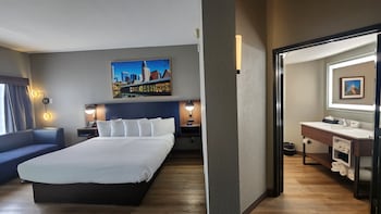 Room, 1 King Bed, Non Smoking, Courtyard Area