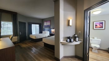 Deluxe Room, 2 Double Beds, Non Smoking, Courtyard Area