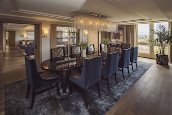 Suite (L'Ermitage Suite)