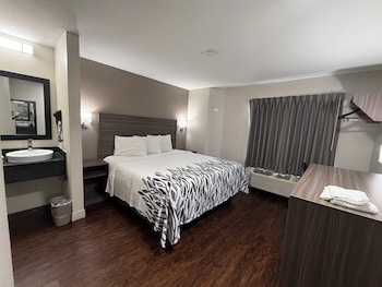 Deluxe Room, 1 Queen Bed, Non Smoking