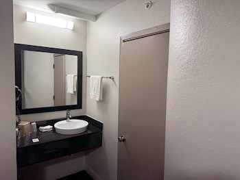 Deluxe Room, 2 Queen Beds, Non Smoking