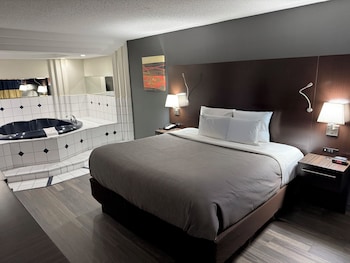 Suite, 1 King Bed, Non Smoking, Jetted Tub