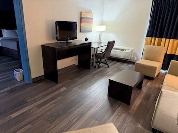 Suite, 1 King Bed, Non Smoking, Jetted Tub