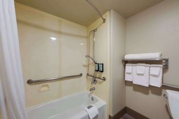 Standard Room, 2 Queen Beds, Accessible, Bathtub