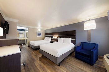 Standard Room, 2 Queen Beds, Non Smoking, Microwave