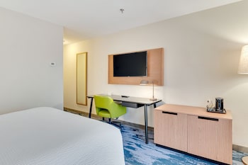Room, 1 King Bed (Mobility/Hearing Access, Roll-In Shwr)