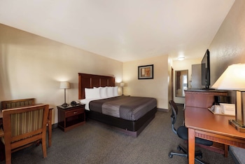 Standard Room, 1 King Bed, Non Smoking