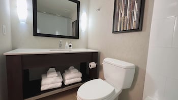 Room (Coast Premium Two Queens)