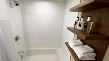 Room (Coast Two Queens)