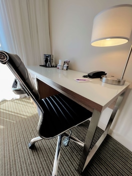 Room (Coast Two Queens)