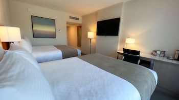 Room (Coast Two Queens)
