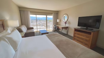 Room (Coast Premium King with Sofabed)